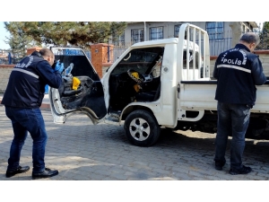 Kamyonete Kurşun Yağmuru: 2 Yaralı