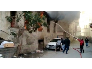 2 Katlı Ev Yangında Kullanılamaz Hale Geldi