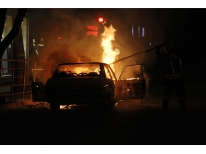 Fethiye’de Otomobil Alev Topuna Döndü