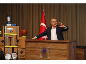 Küçükçekmece’de Devlet Okullarına Spor Malzemesi Desteği