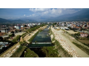 Kiraz Çayı’ndaki Hatta 2 Bin 700 Metrelik Taş Tahkimatı