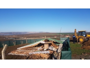 Büyükçekmece Gölü Çevresinde 10 Kaçak Yapı Yıkıldı