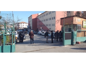 Güvenlik Görevlisi Önce Okul Müdürünü Sonra Kendini Vurdu