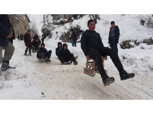 Çocukların Kızak Keyfi