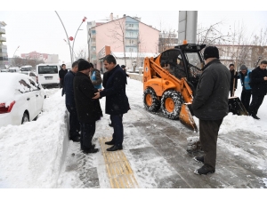 Muş Belediyesinin Karla Mücadele Mesaisi Devam Ediyor