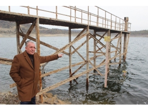 Demirköprü Barajı’nda Korkutan Görüntü