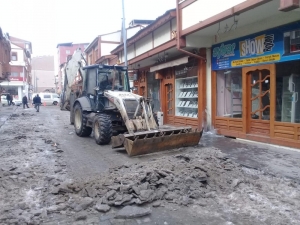 Oltu Belediyesi Karla Mücadele Ekipleri Yoğun Mesai Harcıyor