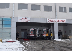 İnşaat İskelesi Devrildi: 2 Yaralı