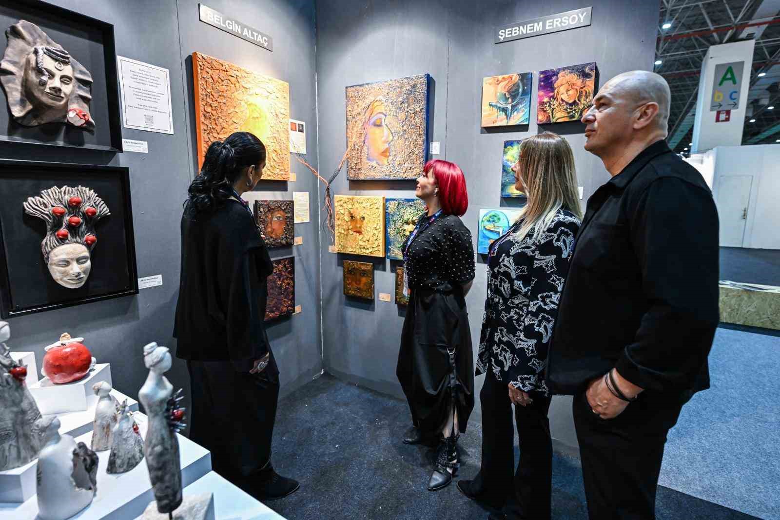 izmir-de-sanat-bulusmasi-basladi-120-galeri-bin-600-sanatci-ayni-cati-altinda