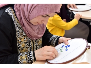 Gölbaşı Belediyesi’nden Kadınlara El Sanatı Desteği