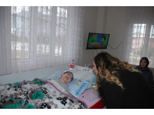 Protokol Eşlerinden Serebral Palsi Hastası Ege’ye Ziyaret