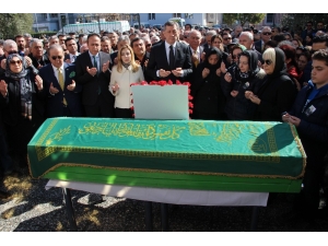 Bakan Selçuk Emekli Milli Eğitim Müdürü’nün Cenazesine Katıldı