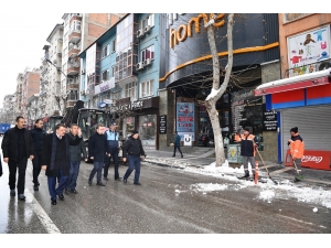 Yola Düşen Kayalar Temizlendi