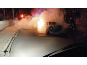 Park Halindeki Otomobil Yandı