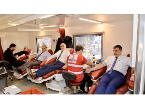 Vali Çiftçi’den 28. Kan Bağışı