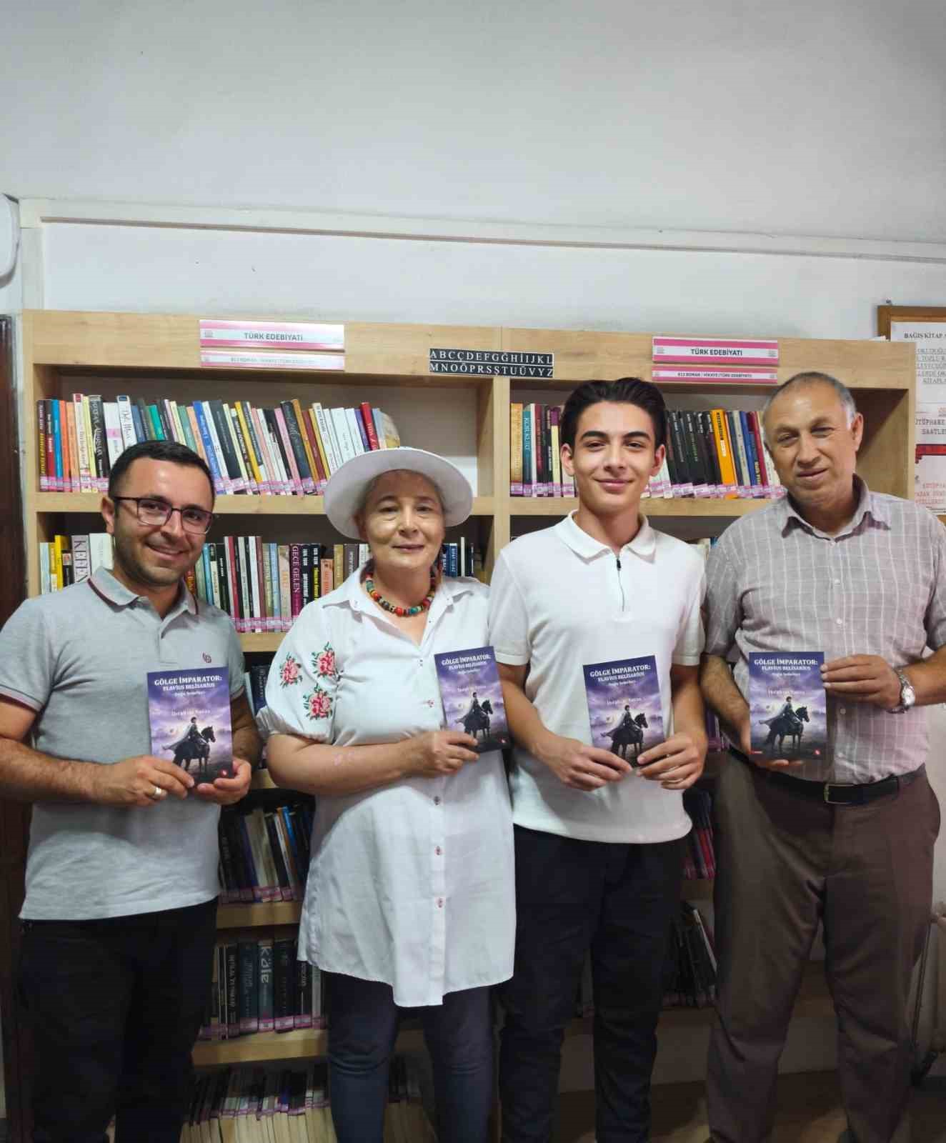 bor-kutuphanesi-nde-yazarlar-bulustu
