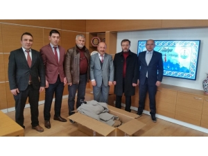 Birlik Vakfı’ndan Öğrencilere Palto Yardımı