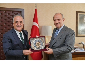 Rektör Çomaklı, Ulaştırma Ve Altyapı Bakanı Turhan İle Bir Araya Geldi