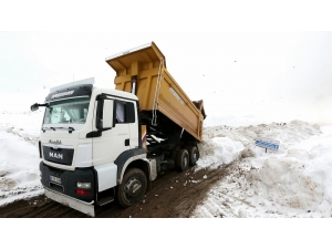 Van Büyükşehir Belediyesi 11 Bin Kamyon Kar Taşıdı