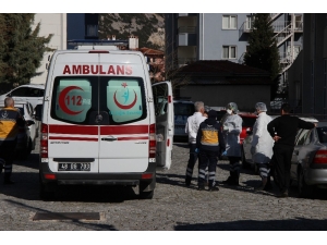 Üniversitede İçinde Beyaz Madde Olan Zarf Paniği