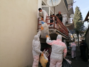 Çorum’da Çöp Evden 2 Kamyon Atık Çıktı