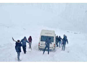 Tipide Mahsur Kalan Öğrenciler Kurtarıldı