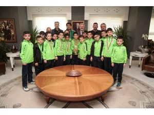 Kupa Sevincini Başkan Erdem İle Paylaştılar