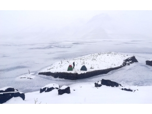 Yüzen Adalar Buz Tuttu