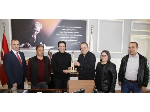 Başkan Genç, Trabzon Kültürünü Yaşatma Derneği Yönetimini Ağırladı