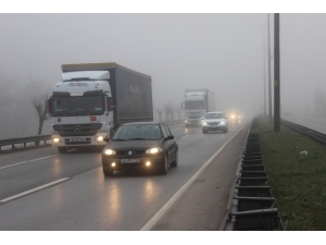 Kocaeli’de Yoğun Sis Sürücülere Zor Anlar Yaşattı