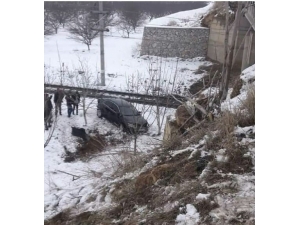 Otomobil Köprüden Kayıp Şarampole Uçtu: 1 Yaralı