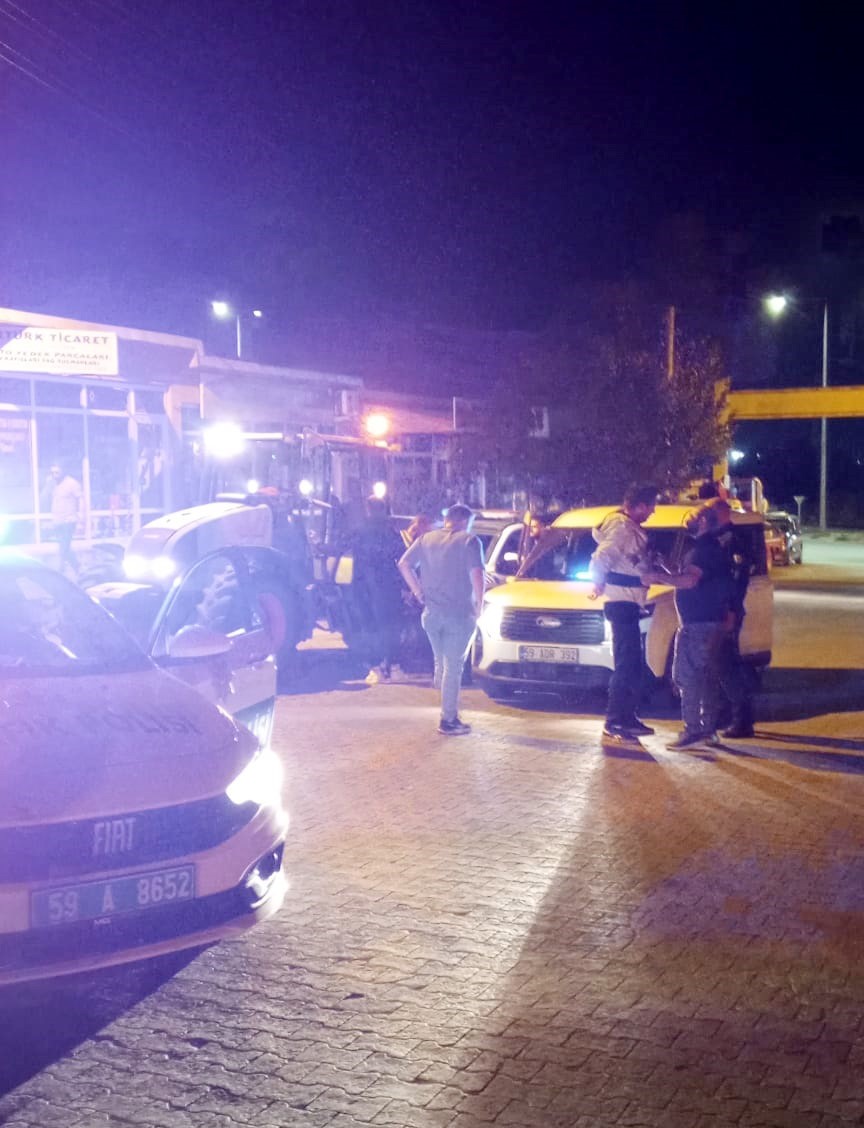tekirdag-da-hareketli-dakikalar-kacan-traktor-surucusu-polis-aracina-carparak-yakalandi