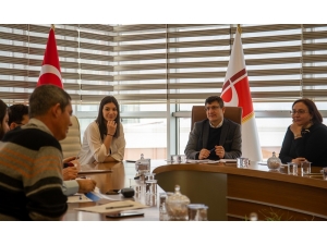 Lise Öğrencisi Bir Günlüğüne Rektörlük Koltuğuna Oturdu