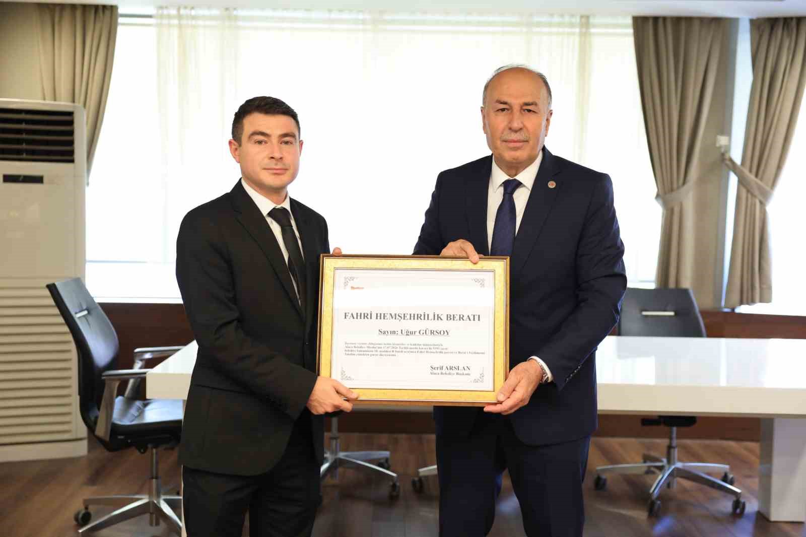ilce-jandarma-komutanina-fahri-hemsehrilik-berati
