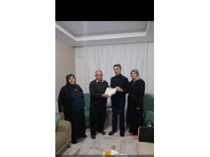 Vali Baruş’tan Şehit Polisin Umreden Dönen Ailesine Ziyaret