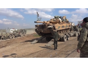 Sınıra Tank Sevkiyatı Devam Ediyor