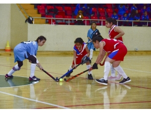Osmaniye’de Anadolu Yıldızlar Ligi Hokey Grup Müsabakaları
