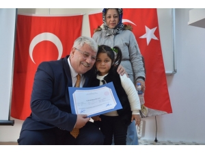 Okuma Yazma Kursunu Tamamlayan Kursiyerlere Sertifikaları Dağıtıldı