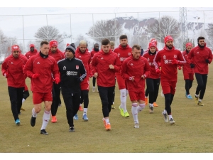 Sivasspor, Alanya Mesaisini 3 Eksikle Sürdürdü