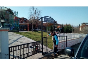 Başiskele’de Park Ve Bahçeler Elden Geçiriliyor
