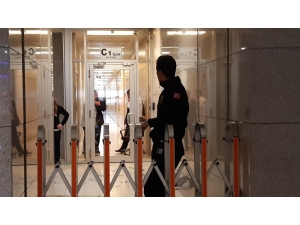 Uyuşturucu Davasında 18 Yıl Alan Sanık Kapıyı Kırarak Kaçmaya Çalıştı