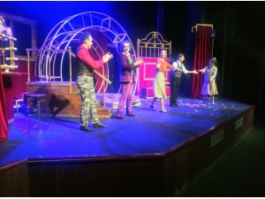 Zonguldak’ta ’Sevmekten Öldü Desinler’ İzleyicisiyle Buluştu