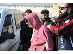 Suriyeli Esnafın Yüzüne Gaz Sıkıp 21 Bin Dolarını Çaldılar