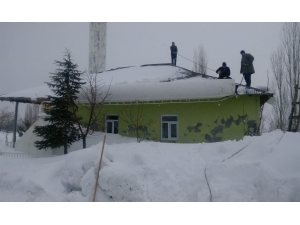 Şiddetli Rüzgar Minareyi Devirdi