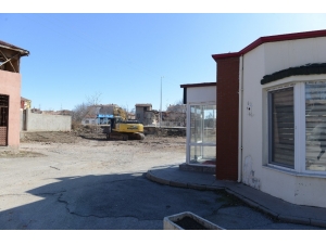 Belediye Ekipleri 3 Katlı Metruk Binayı Yıktı