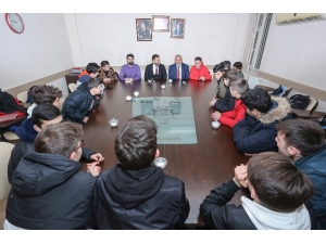 Başkan Sandıkçı: “Şuurlu Bir Gençliğin Yetişmesi İçin Sorumluluklarımızın Farkındayız”