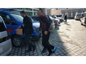 Polis Kaçan Aracın Lastiğine Ateş Açtı: 1 Yaralı