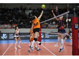 Cev Şampiyonlar Ligi: Eczacıbaşı: 3 - Budowlani Lodz: 2