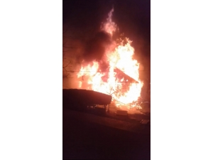 Sinop’ta Ahşap Ev Alevlere Teslim Oldu