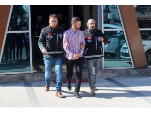 İşten Çıkartılınca Eski Amirinin Evini Kurşunlayan Şahıs Tutuklandı